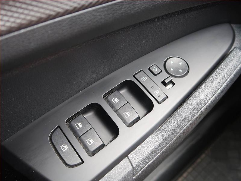 Kia Sportage (2022) 1.6 T-GDI - fotka 17 z 18