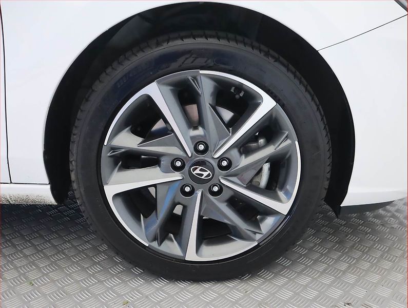 Hyundai i30 (2025) Premium 1.5 T-GDI MHEV 48V - fotka 15 z 19