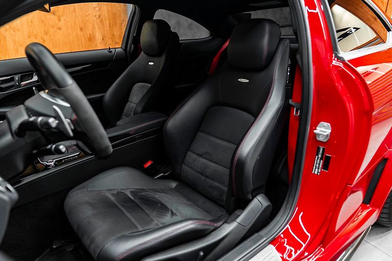 Mercedes-Benz Třídy C Black Series - fotka 8 z 23
