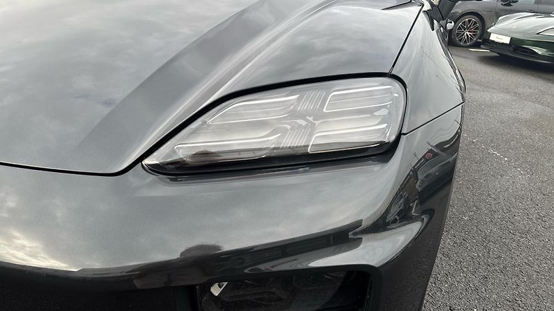 Porsche Macan 4S Electric - fotka 13 z 23