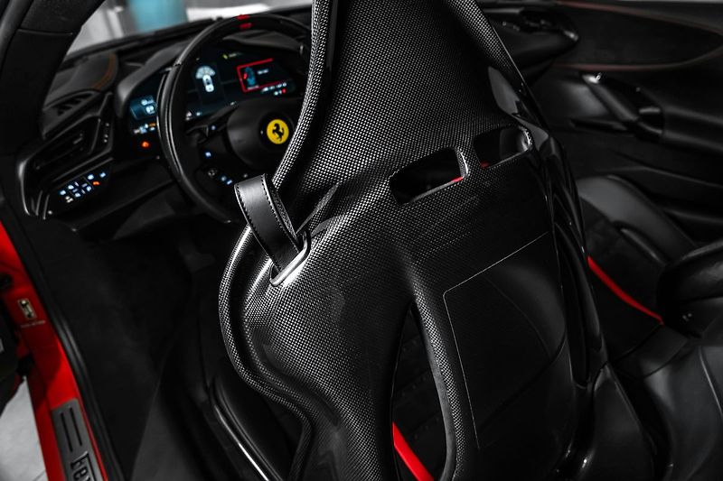 Ferrari SF90 Lift, karbon, metalíza - fotka 28 z 36