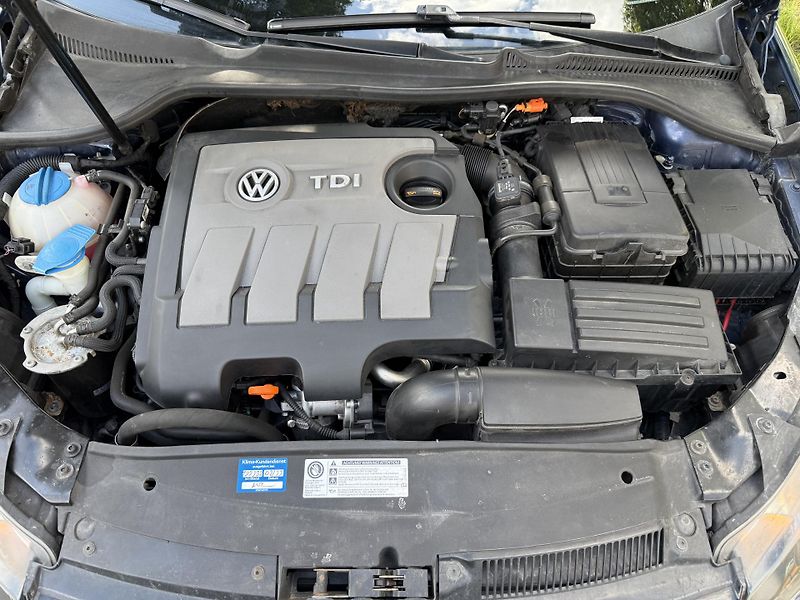 Volkswagen Golf 1,6TDI 77kW Klimatizace - fotka 18 z 18