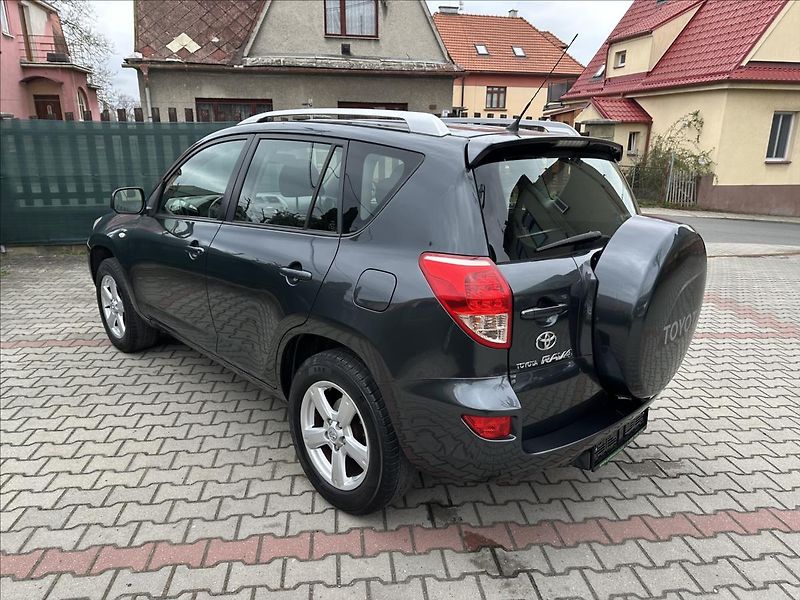 Toyota RAV4 2,2 D-4D BEZ KOROZE PO SERVISE - fotka 7 z 21