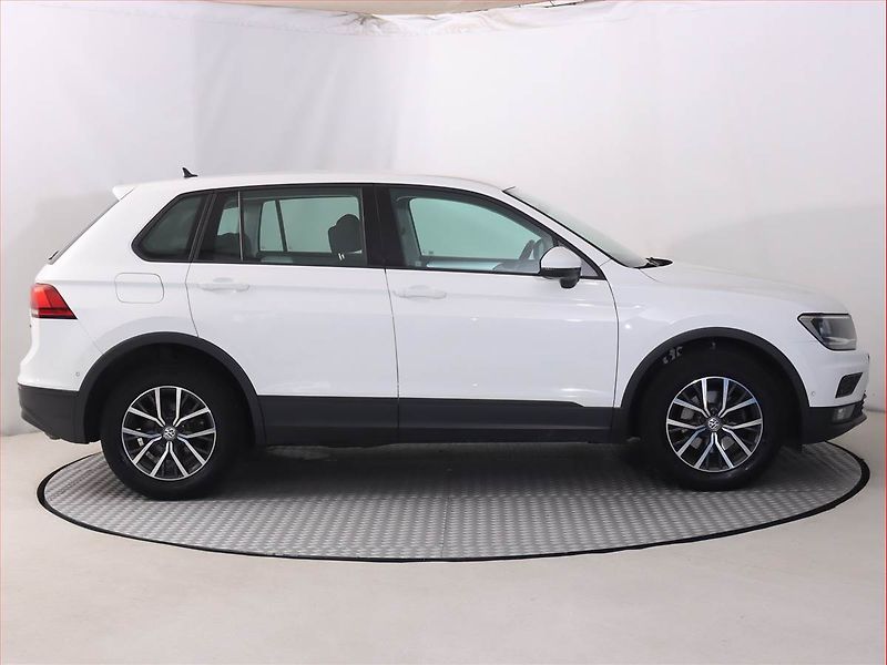 Volkswagen Tiguan (2018) 2.0 TDI, 4X4, Navi, Tempomat - fotka 6 z 20