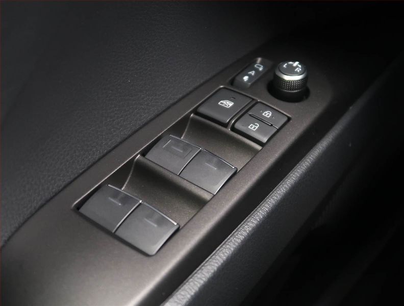 Toyota Camry (2023) 2.5 Hybrid, Hybrid,Automat - fotka 16 z 22