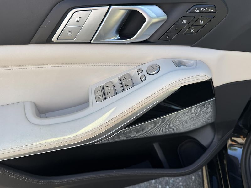 BMW X7 M50d INDIVIDUAL 7 MIST  - fotka 18 z 29