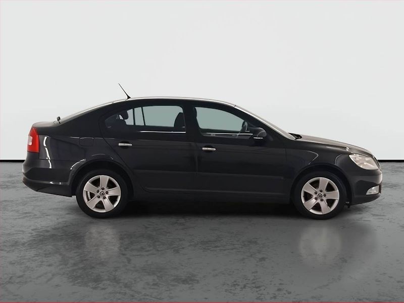 Škoda Octavia (2011) Elegance 2.0 TDI, Tempomat - fotka 6 z 18