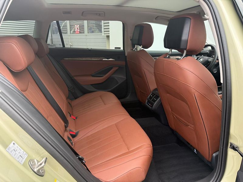 Škoda Superb Combi L&K 2.0 TDI 142kW 4x4 DS - fotka 21 z 27