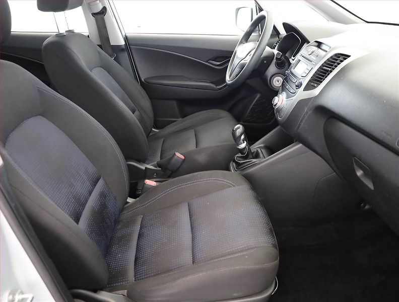 Hyundai ix20 (2011) 1.4 CVVT - fotka 7 z 12