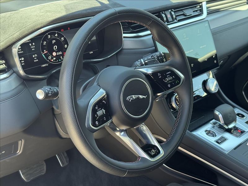 Jaguar F-Pace 5,0 SVR P575 AT AWD MY25.5 ČR - fotka 10 z 39