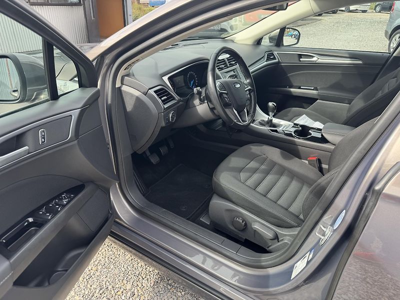 Ford Mondeo 1.5EB,1MAJITEL,KOMPLET SERVIS - fotka 17 z 50