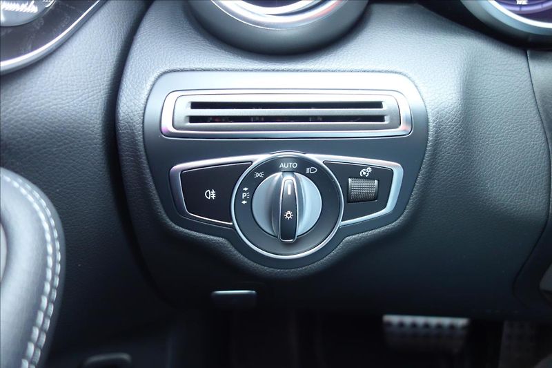 Mercedes-Benz Třídy C 220 CDi,ČR,1 MAJ.,4M,AMG. - fotka 42 z 43