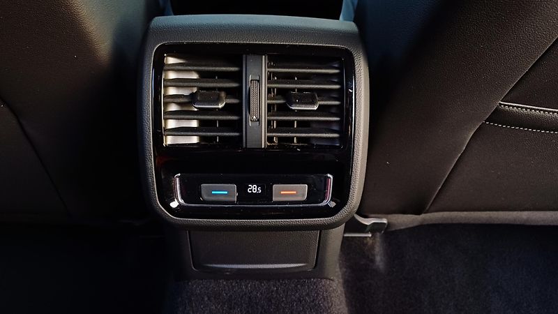 Volkswagen Passat Variant (2019) 2.0 Bi-TDI HIGHLINE - fotka 17 z 54