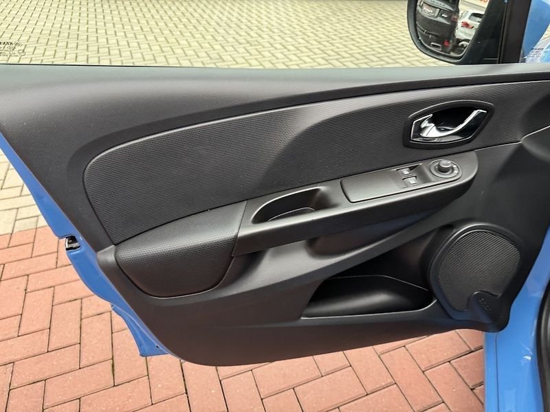 Renault Clio (2013) 1.2i Navi Klima Tempomat BT - fotka 27 z 50