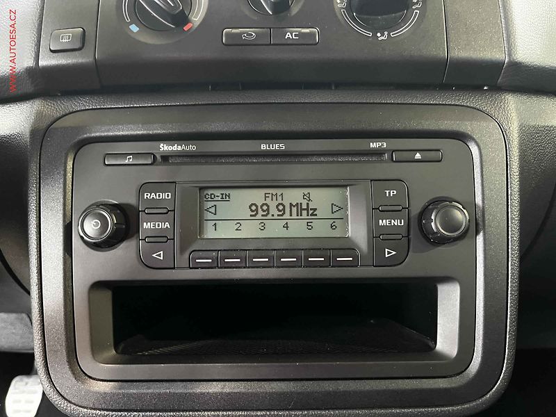 Škoda Fabia (2011) 1.2 TSi, ČR, AC, STK1/28 - fotka 11 z 13