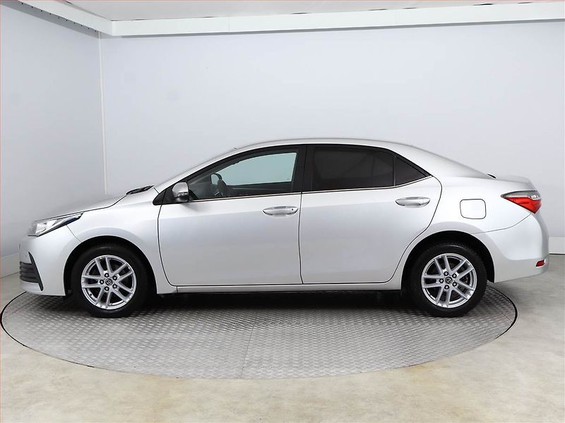 Toyota Corolla (2018) 1.6 Valvematic, Serv.kniha - fotka 3 z 16