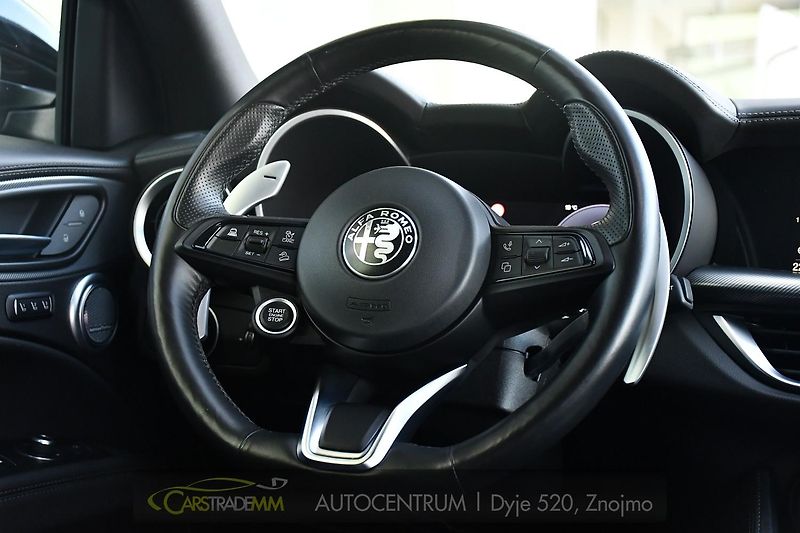 Alfa Romeo Stelvio 2.2D 16V 154kW Veloce AT8-Q4 - fotka 27 z 52
