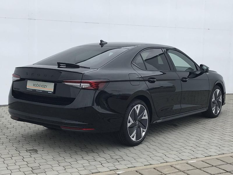 Škoda Superb (2025) Sportline 7DSG 2,0TDI - fotka 2 z 24