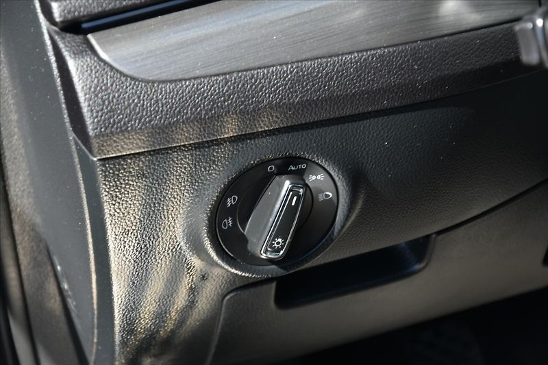 Škoda Superb 2.0TDi 140kW PANORAMA TAŽNÉ - fotka 15 z 27