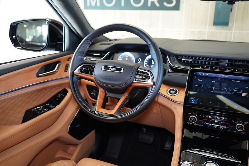 Jeep Grand Cherokee Summit Reserve L - fotka 34 z 71
