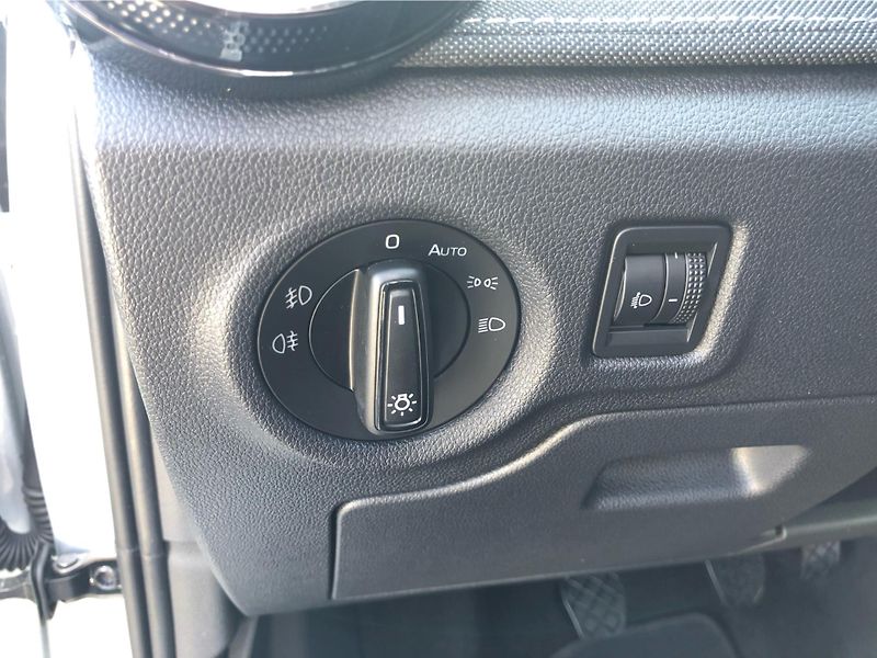 Škoda Fabia 1.0 TSi TOP SELECTION - fotka 16 z 28