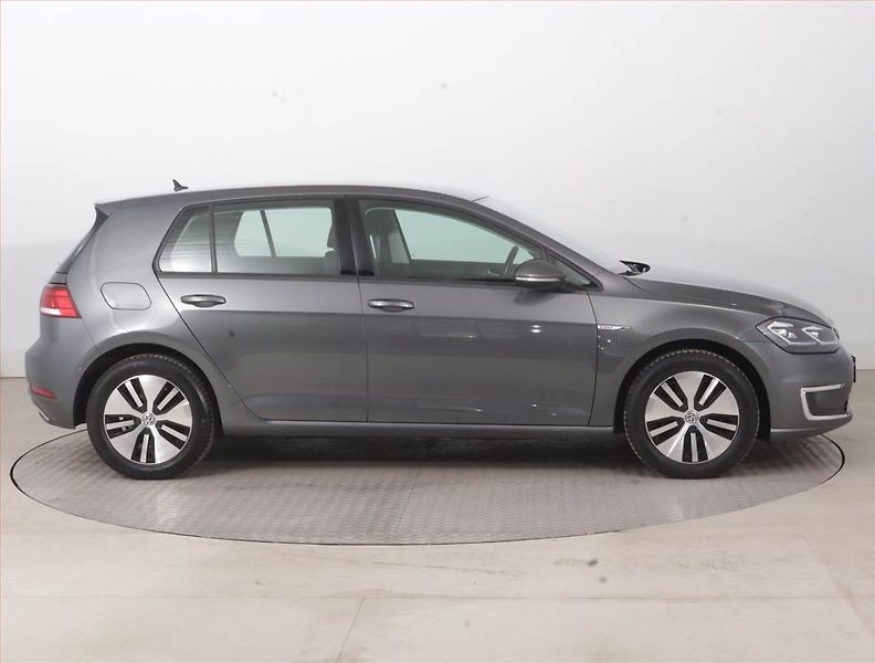 Volkswagen Golf (2018) 32 kWh - 37 Ah, SoH 84% - fotka 6 z 18