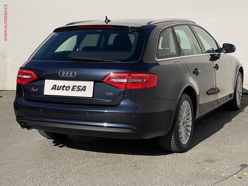 Audi A4 (2013) 2.0 TDi Avant, AC, xenon - fotka 4 z 17