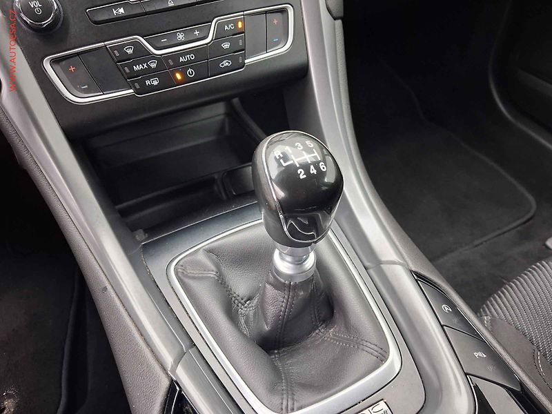Ford Mondeo (2016) 2.0 TDCi, Titanium, TZ - fotka 15 z 17