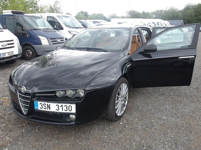 Alfa Romeo 159 2,4JTD HLUČNÁ SPOJKA ! - fotka 16 z 30