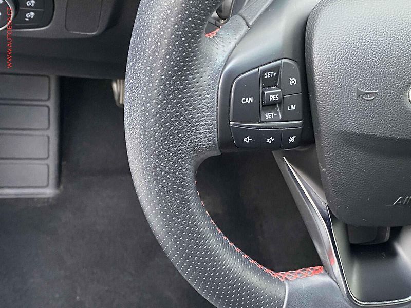 Ford Focus (2021) 1.0 EB, ST-Line, LED, navi - fotka 13 z 19