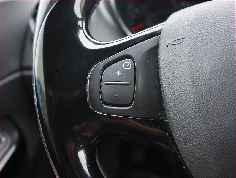 Renault Captur (2017) 0.9 TCe, Serv.kniha, Navi - fotka 16 z 19