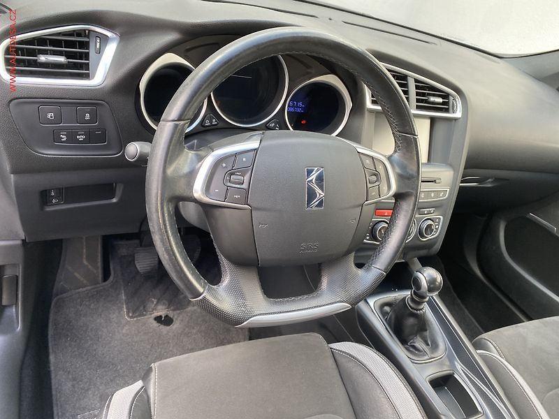 DS Automobiles DS4 (2018) 1.2PT, AC, navi, park.asist - fotka 12 z 18