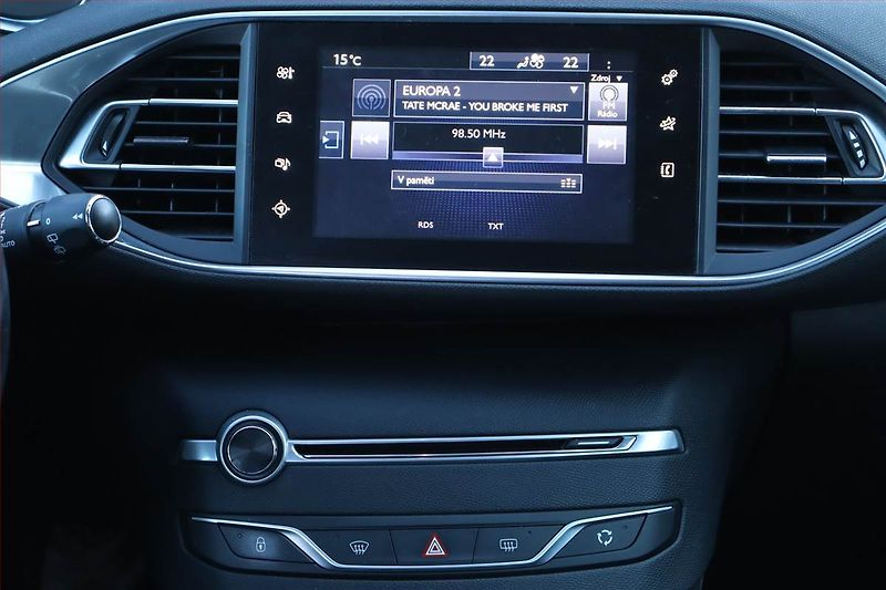 Peugeot 308 (2017) 1.6 BlueHDi, Serv.kniha, Navi - fotka 12 z 26