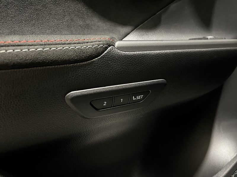 Toyota C-HR 2.0 Plug-in Hybrid ODBĚR IHNED - fotka 29 z 29