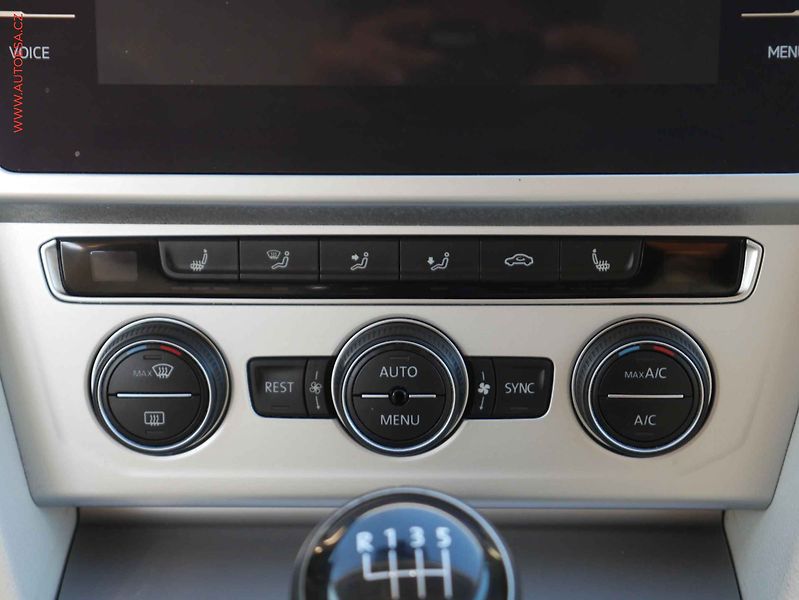 Volkswagen Passat (2018) 2.0 TDi, Comfortline, navi - fotka 14 z 19