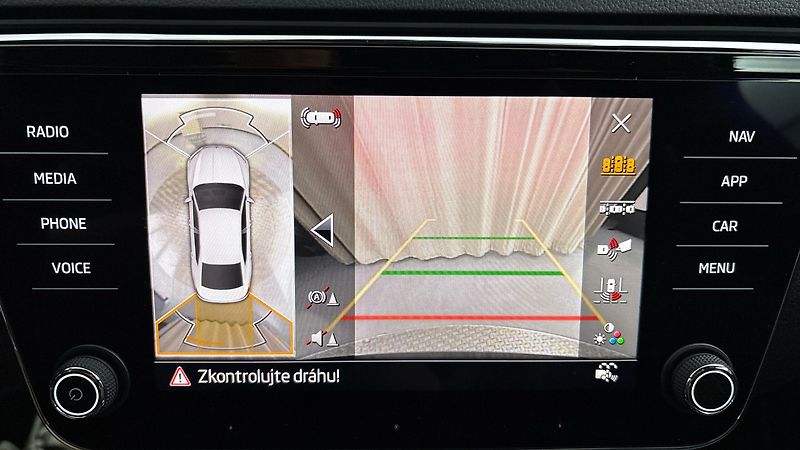 Škoda Superb 2.0 TDI DSG 4x4 L&K - fotka 12 z 32