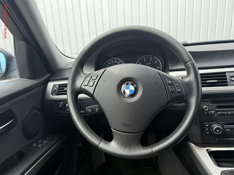 BMW Řada 3 (2008) 2.0 i 318i, AC, temp - fotka 12 z 15