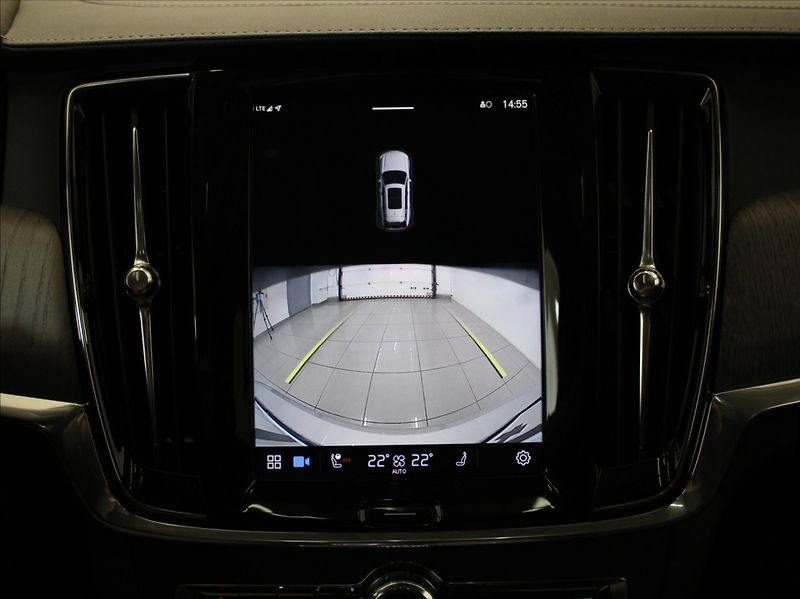 Volvo V90 2,0 B6 AWD Ultimate Dark B&W - fotka 11 z 27