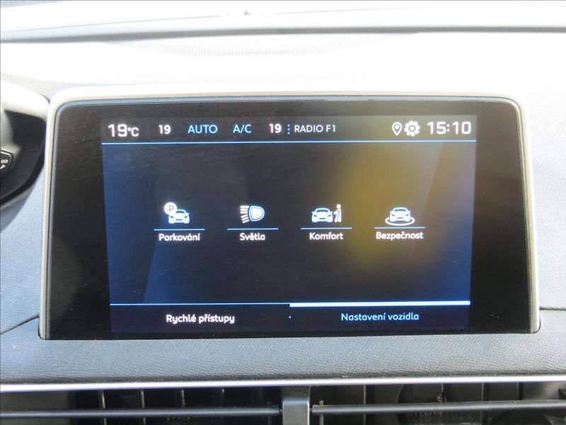 Peugeot 3008 1,5 BlueHDi AUT ACTIVE ČR - fotka 16 z 23