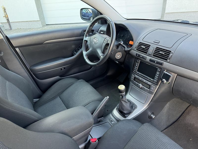 Toyota Avensis 2,0D-4D, ČR, 2.MAJ. - fotka 13 z 15