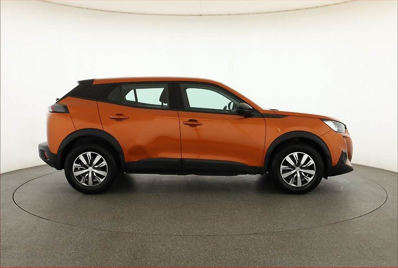 Peugeot 2008 (2022) 1.2 PureTech, Tempomat - fotka 6 z 15