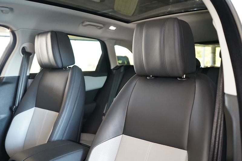 Land Rover Range Rover Velar D300 AWD Dynamic HSE, Vzduch - fotka 18 z 46