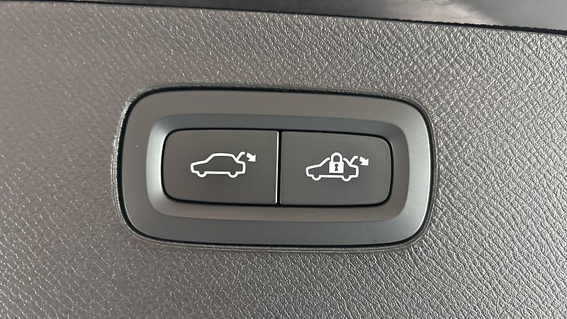 Volvo XC90 2.0 B5 AUT AWD Ultimate Bright - fotka 21 z 36