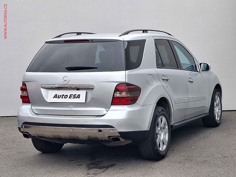 Mercedes-Benz Třídy M (2007) 3.0CDi ML350 4Matic, 1.maj - fotka 4 z 19