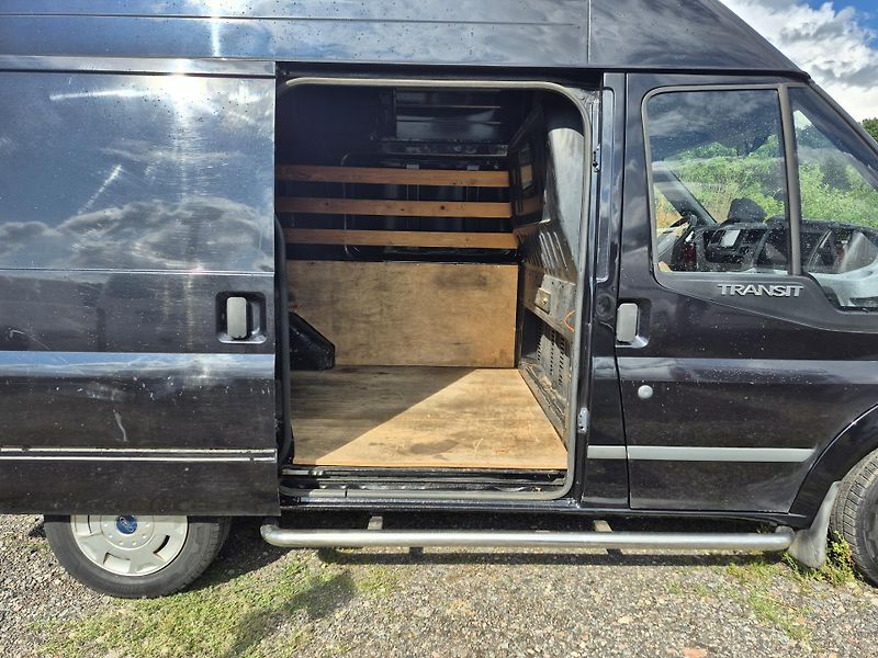 Ford Transit (2007) 2.2Tdci L2H1 - fotka 20 z 22