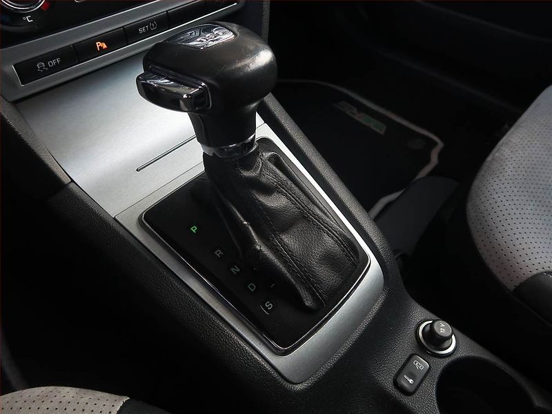 Škoda Octavia (2011) RS 2.0 TDI, Automat, Navi - fotka 13 z 16