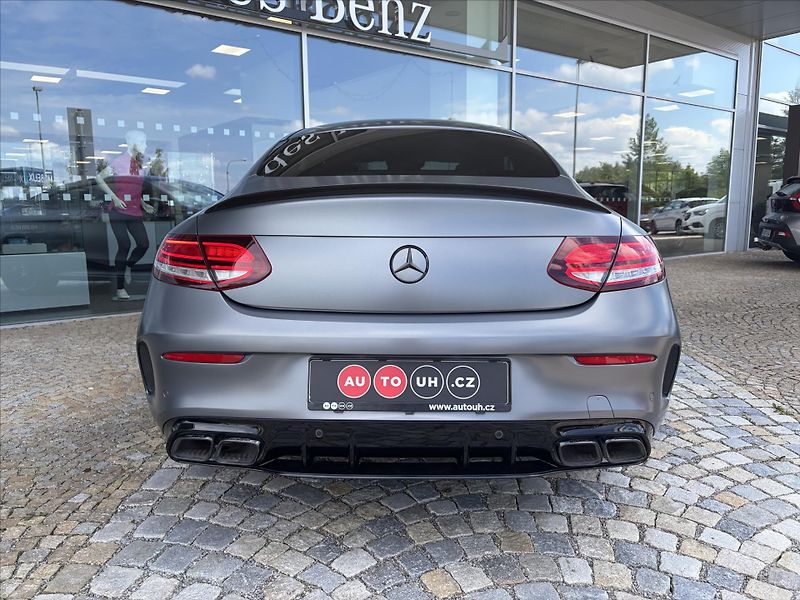 Mercedes-Benz Třídy C AMG C 63 S coupe - fotka 22 z 27