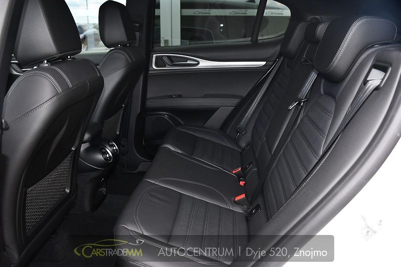 Alfa Romeo Stelvio 2.2 JTDm 154kW  Veloce - fotka 13 z 49