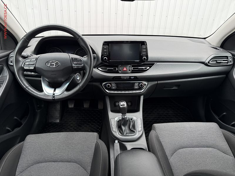 Hyundai i30 (2023) 1.0 T-GDi, ČR, Smart, LED - fotka 8 z 17