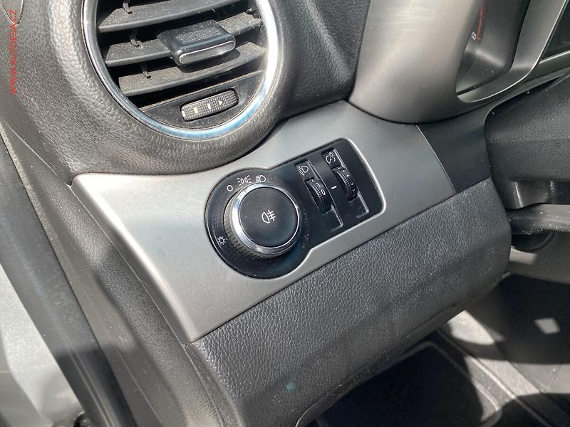 Chevrolet Orlando (2011) 1.8 i, Klima - fotka 14 z 15